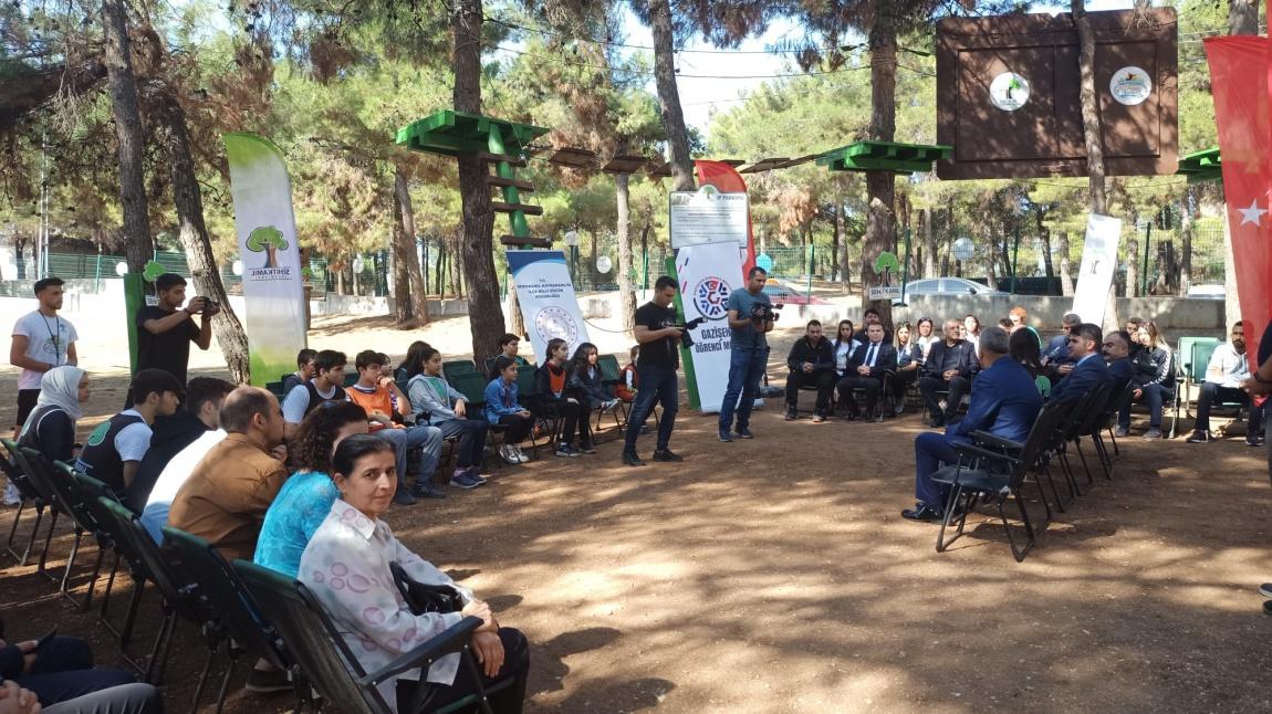 Gazişehir Okul Meclisi İlçe Toplantısı Dülük Mesire Alanında yapıldı. Yapılan Toplantı ve Etkinliklere Okul Rehber Öğretmenimiz ve Okul Meclis Başkanımız katılım sağladı.