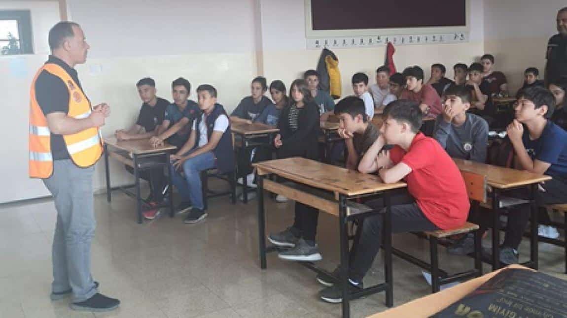 Okulumuz Öğrencilerine Deprem ve Afet Bilinci İle İlgili Olarak; Gaziantep AFAT Görevlileri tarafından Eğitim Verildi.